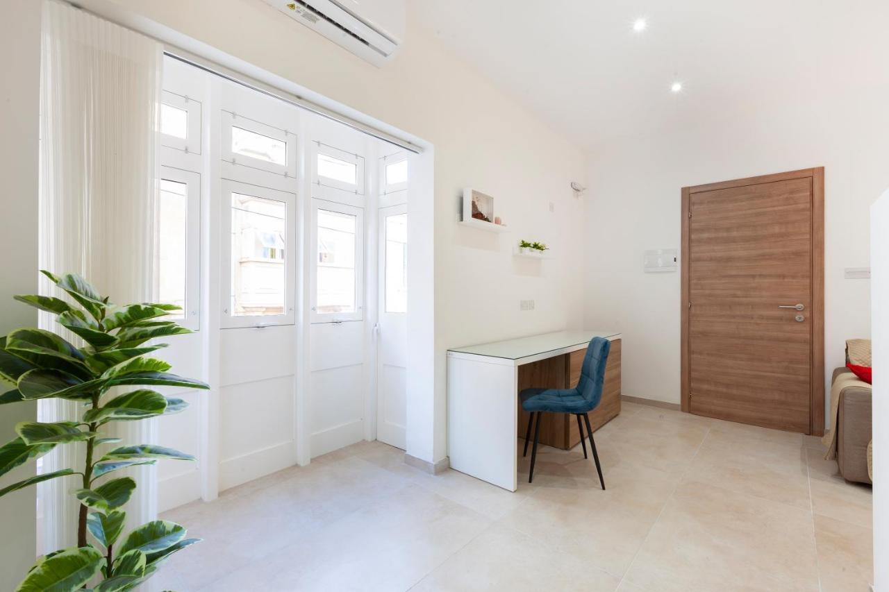Fl56 - New 3Storey House - Private Entrance & Roof Il-Furjana Buitenkant foto