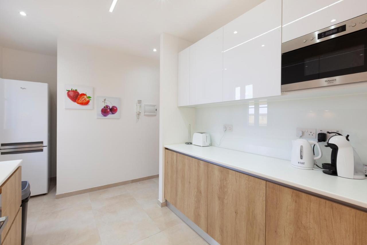 Fl56 - New 3Storey House - Private Entrance & Roof Il-Furjana Buitenkant foto