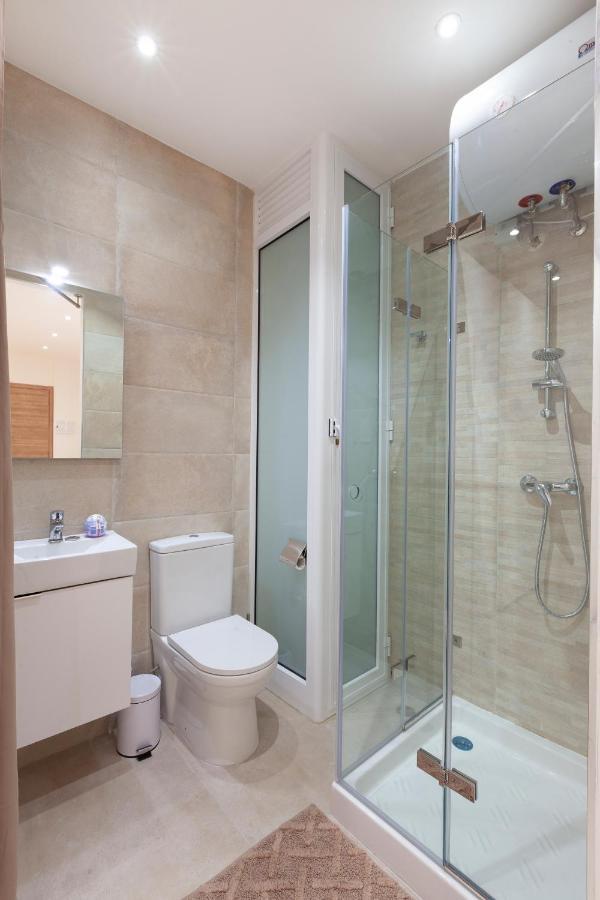 Fl56 - New 3Storey House - Private Entrance & Roof Il-Furjana Buitenkant foto